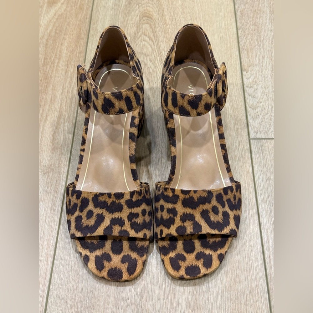 Vionic Chardonnay Leopard Block Heel Sandals Size 10 New - Picture 3 of 9